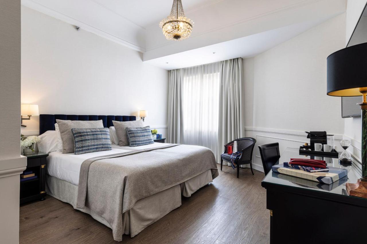Doppel-/Zweibettzimmer mit Balkon